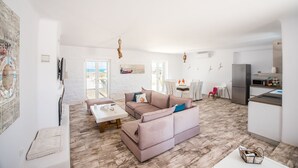 Villa, 4 Bedrooms | Private kitchen - Funky holiday home with pool, next to the beach by VillaRentalsgr (Paros)