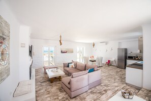 Vila, 4 quartos | Cozinha privada | Geladeira grande, fogão, cooktop, lava-louças