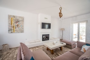 Vila, 4 quartos | Sala de estar | TV LED, DVD player, brinquedos