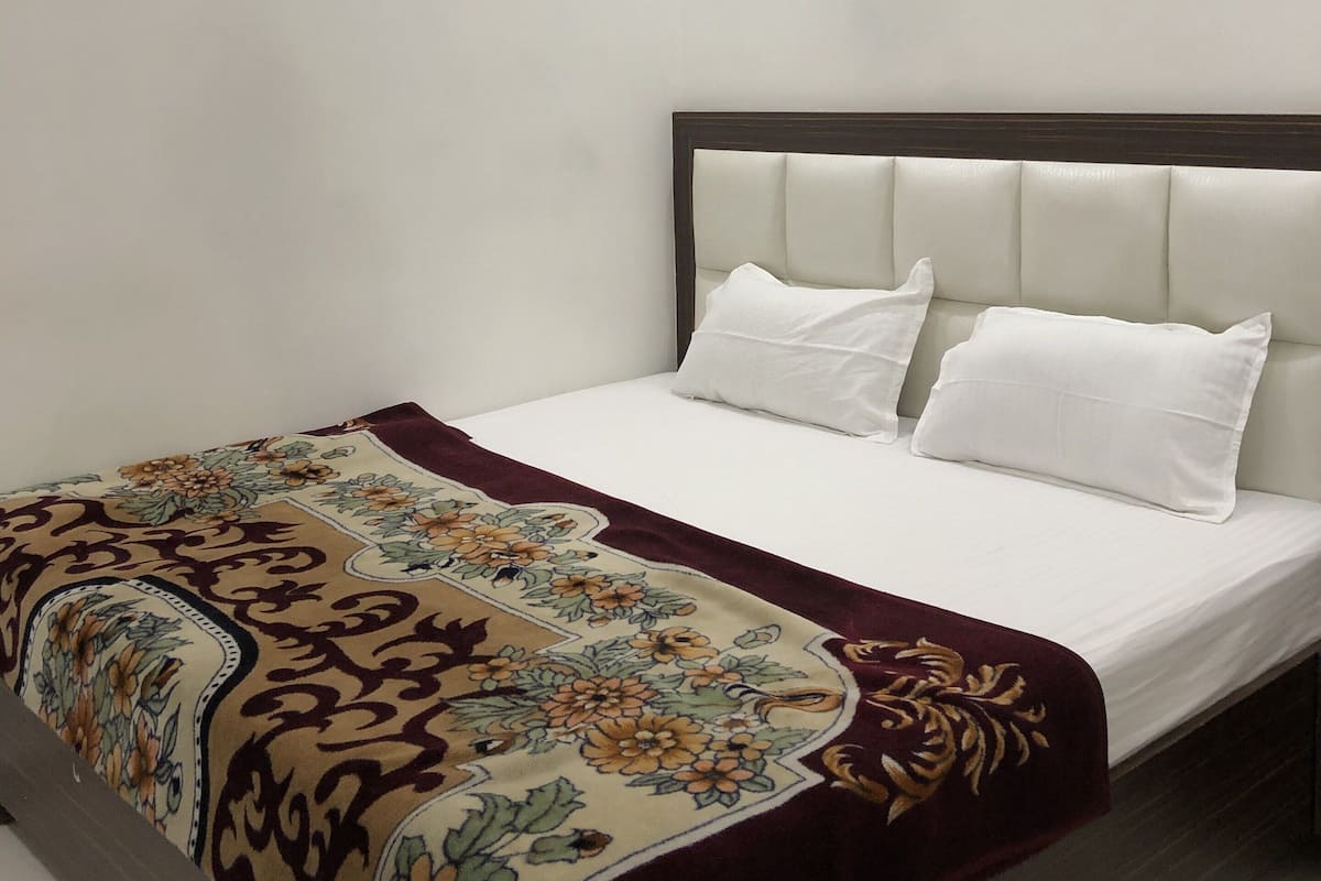 Family Room | Premium bedding, free WiFi