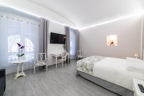 Premium bedding, down comforters, in-room safe, desk - Re Vittorio (Turin)