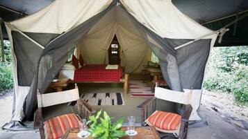 Breakfast, lunch, dinner served; local and international cuisine