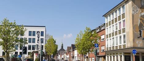 Vista frontal de la propiedad