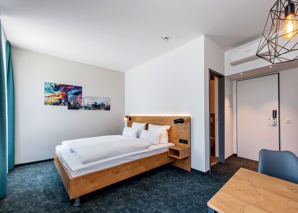 Premium bedding, in-room safe, desk, laptop workspace - JaHotel (Geldern)