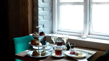 TĂ€gliches FrĂŒhstĂŒcksbuffet (125 DKK pro Person)