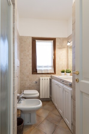 Bathroom - Villetta Ginepro (Golfo Aranci)