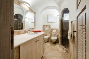 Apartment, 5 Bedrooms (Villa Sherden) | Bathroom | Shower, free toiletries, bidet, towels - Villaggio Sherden (Golfo Aranci)