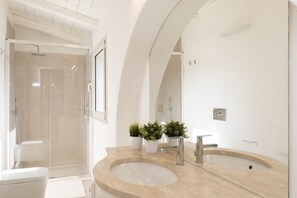 Vila, 3 quartos (Villa Cala Sassari) | Pia do banheiro