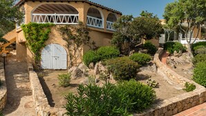 Exterior - Cala Sassari (Golfo Aranci)
