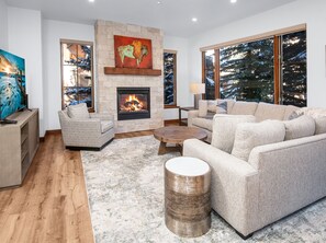 Condo, 2 Bedrooms | Living area