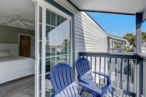 Property grounds - Fernandina Shores Condo with Private Balcony and Access to Pool by RedAwning (Fernandina Beach)
