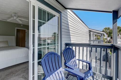 Fernandina Shores Condo with Private Balcony and Access to Pool by RedAwning