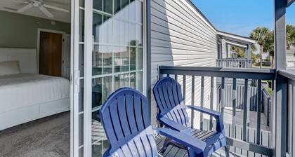 Fernandina Shores Condo with Private Balcony and Access to Pool by RedAwning