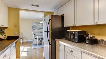 Condo, 3 Bedrooms | Private kitchen | Fridge, oven, coffee/tea maker