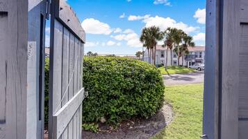 Condo, 3 Bedrooms | Property grounds