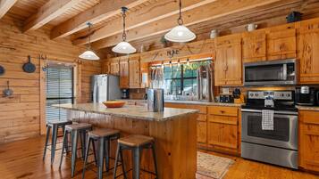 Hus, 3 soverom | Eget kjøkken | Kjøleskap, ovn, kaffetrakter/tekoker og brødrister