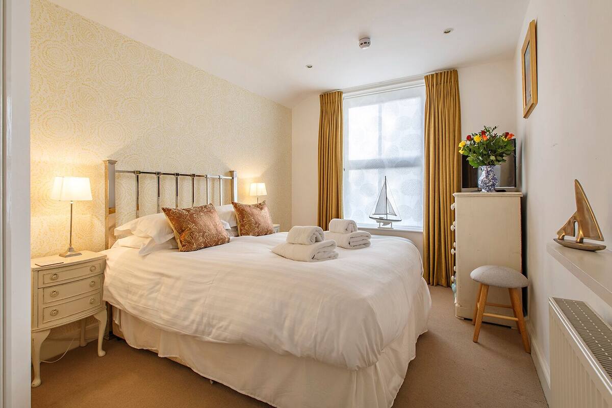 Brancaster - Double Room | Premium bedding, WiFi (free), bed sheets