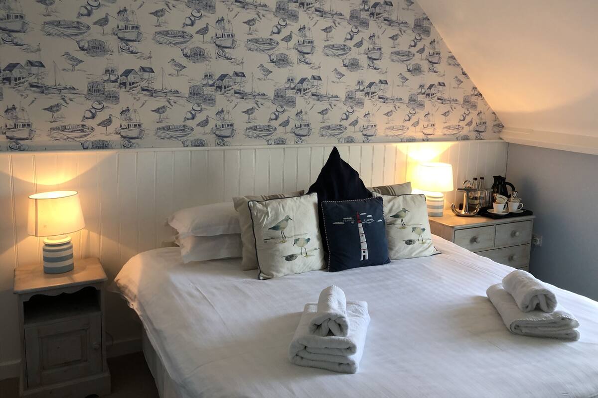 Satlhouse - Twin or Superking | Premium bedding, WiFi (free), bed sheets