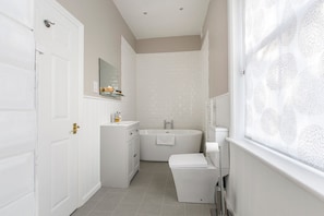 Bathroom - Blakeney House (Holt)