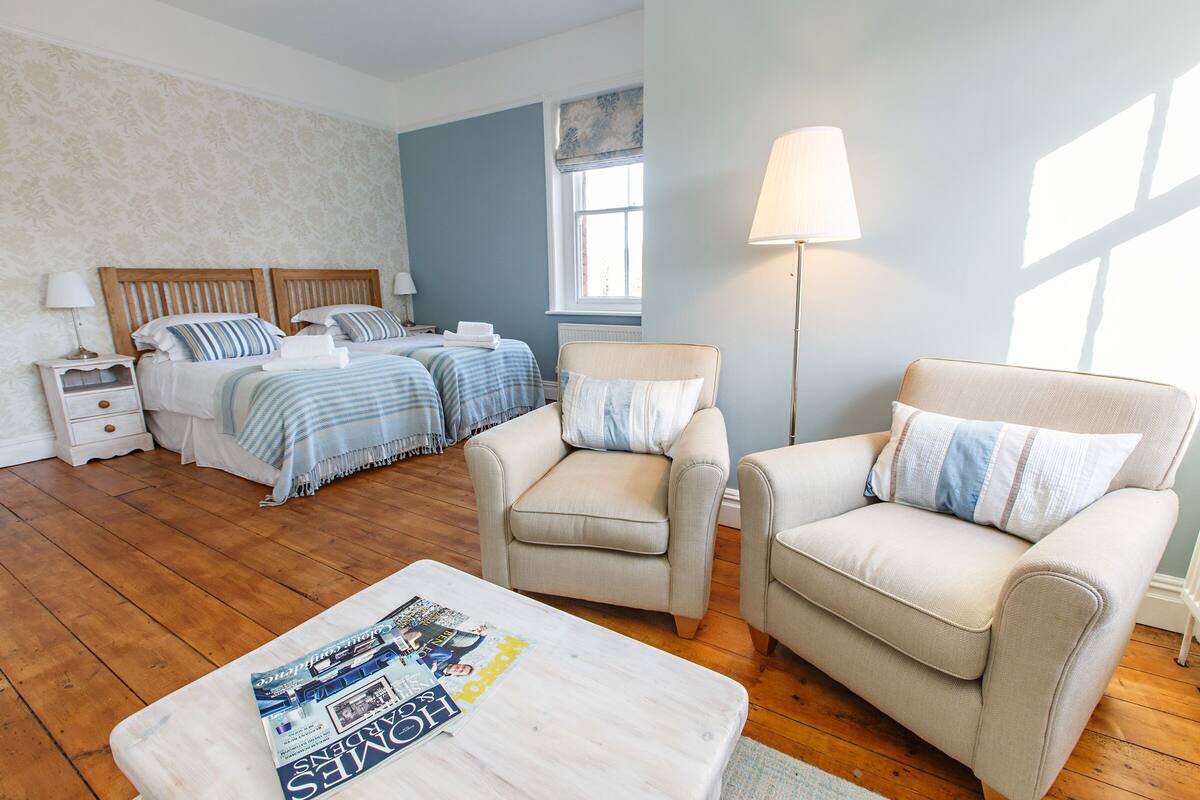 Holkham - Twin or Super King Room | Premium bedding, WiFi (free), bed sheets