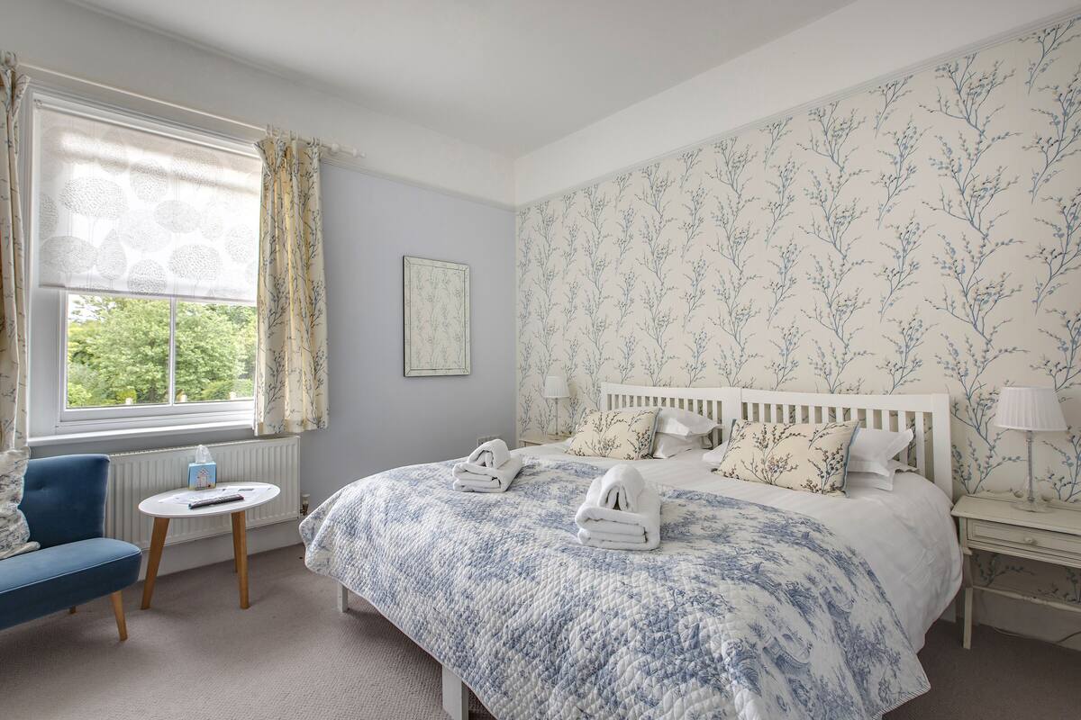 Stiffkey - Twin or Super King | Premium bedding, WiFi (free), bed sheets