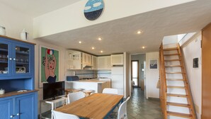 Apartamento, 1 habitación, entresuelo | Servicio de comidas en la habitación