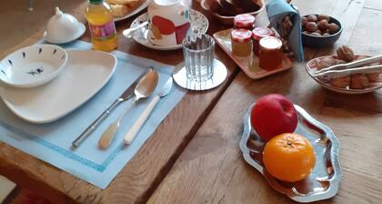 Chambre dans une maison pleine de vie