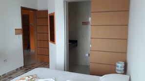 Minibar, rideaux occultants, fer et planche à repasser, Wi-Fi gratuit