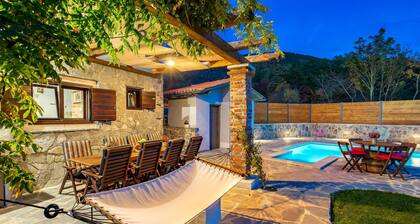 Amazing home in Lisac with WiFi