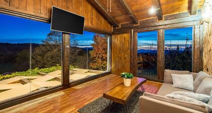 Amazing home in Lisac with WiFi