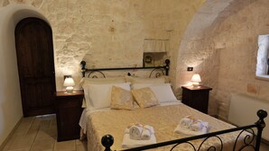 1 bedroom, WiFi, bed sheets - B&B in Trulli con piscina - I Trulli del Nonno Michele - IL SOVRANO (Martina Franca)