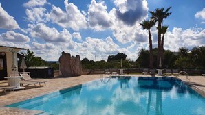 A heated pool - B&B in Trulli con piscina - I Trulli del Nonno Michele - IL SOVRANO (Martina Franca)