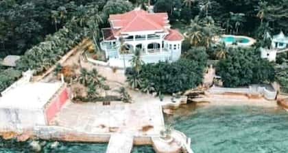 Sea Mansion♥️3BR♥️15PAX❤️Pool, Beach, Karaoke