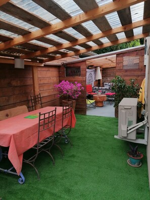 Outdoor dining - Rent 2 rooms of 50 m2 in mas provençal. (Barbentane)