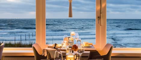 Abendessen, Blick auf den Strand