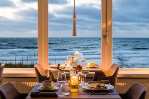 Abendessen, Blick auf den Strand