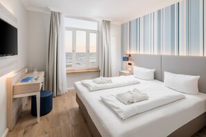 Suite – comfort, 1 soverom, ikke-røyk, havutsikt | Sengetøy av topp kvalitet, minibar, safe på rommet og skrivebord