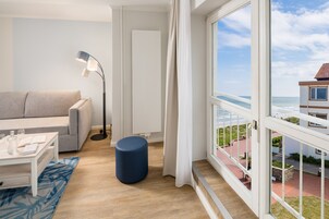 Classic-Doppelzimmer, Nichtraucher, eingeschränkter Seeblick | Hochwertige Bettwaren, Minibar, Zimmersafe, Schreibtisch