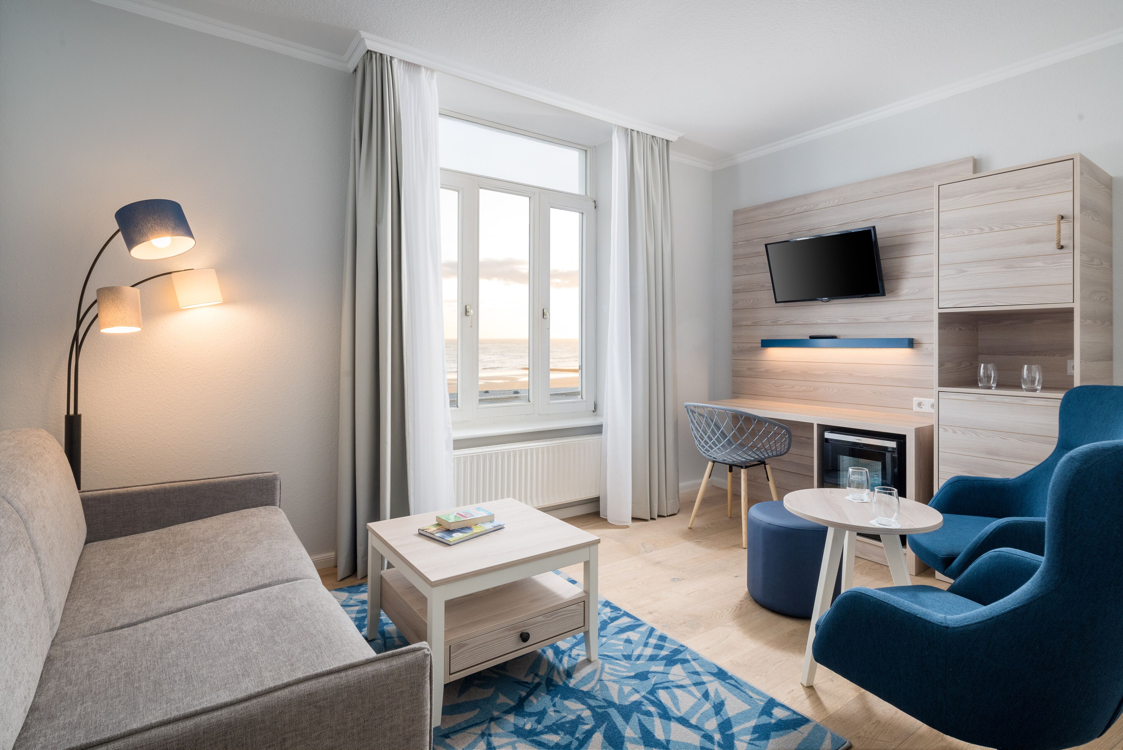 comfort suite, 1 bedroom, non smoking, ocean view | 1 bedroom, premium bedding, minibar, in-room safe