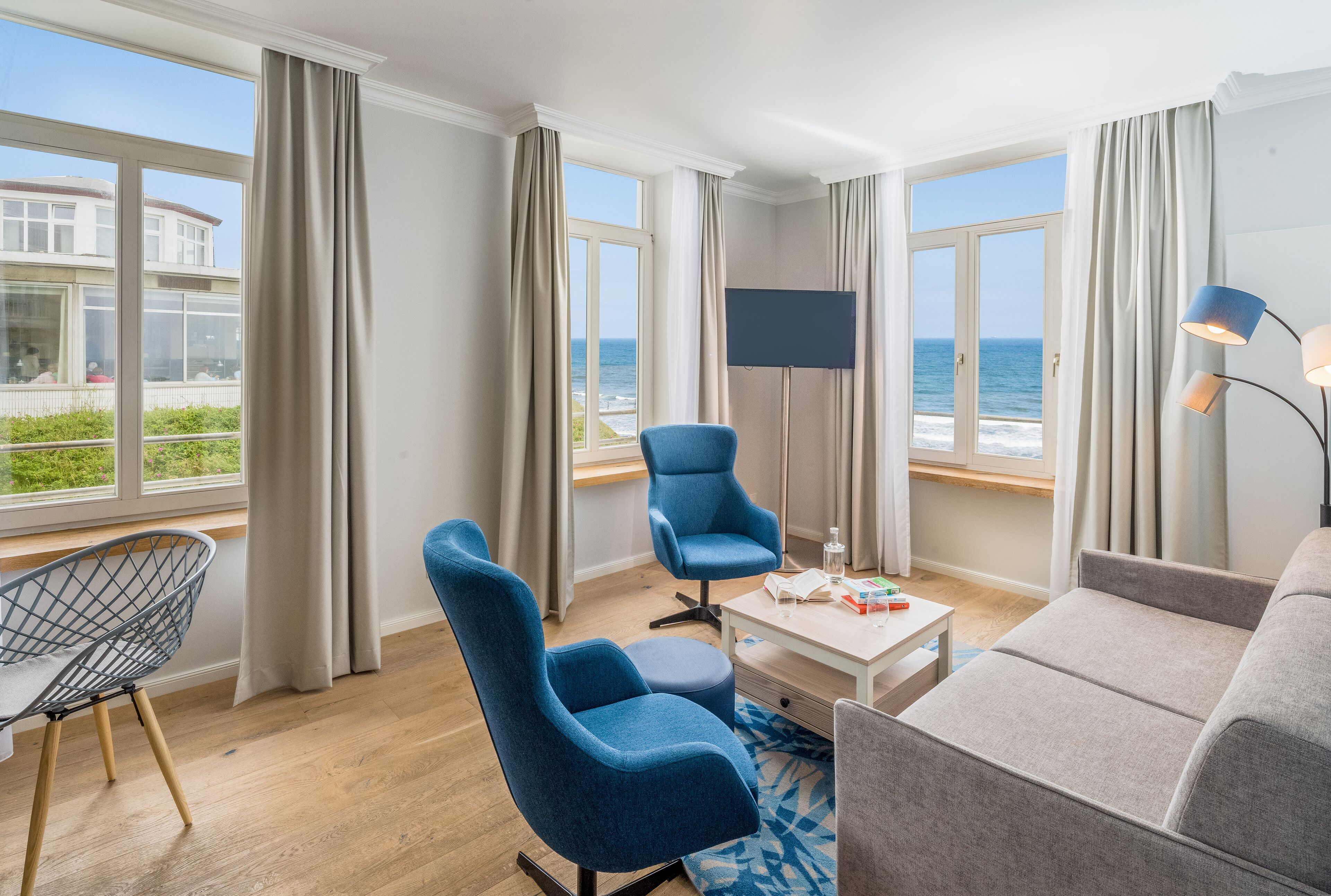 comfort suite, 1 bedroom, non smoking, ocean view | 1 bedroom, premium bedding, minibar, in-room safe