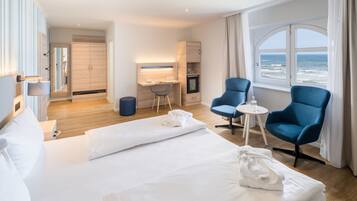 Classic-Doppelzimmer (Nordseeblick) | 1 Schlafzimmer, hochwertige Bettwaren, Minibar, Zimmersafe