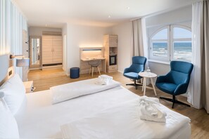 1 bedroom, premium bedding, minibar, in-room safe