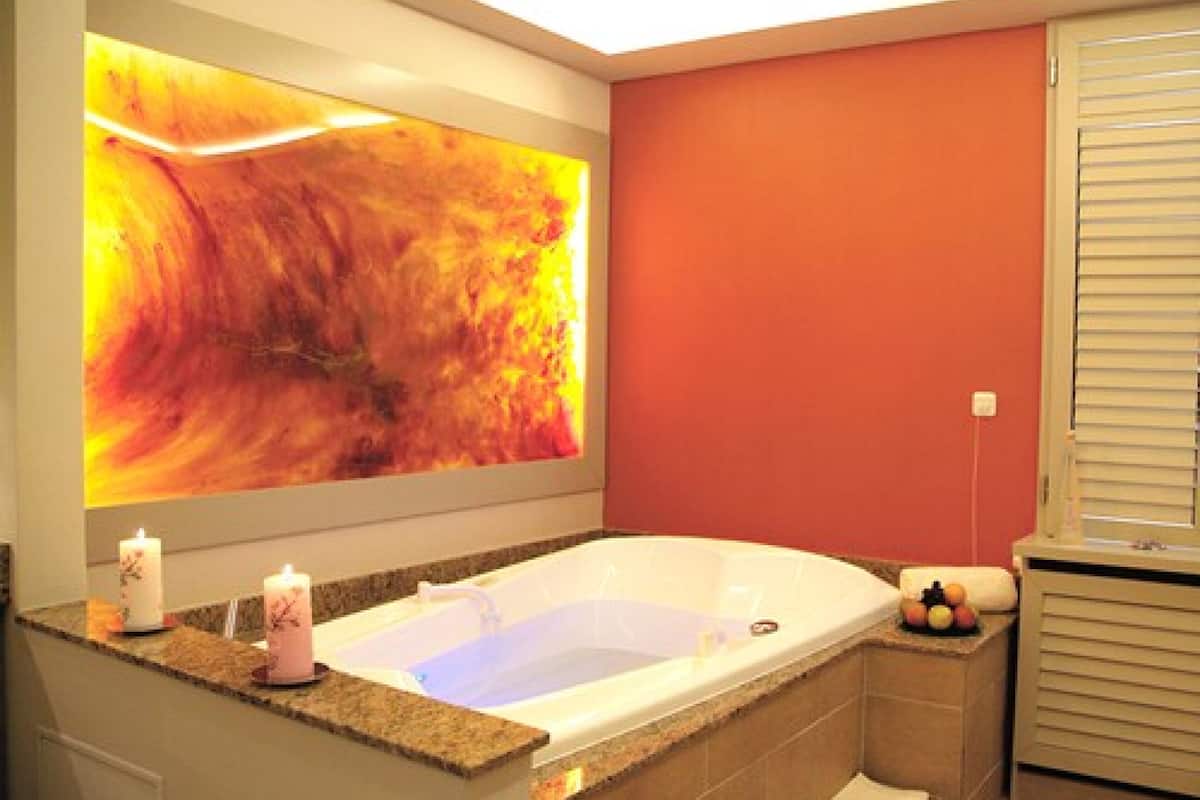 sauna, steam room, body treatments, body wraps, body scrubs, facials