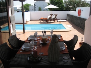 Outdoor dining - Villa,with private heated pool,Wifi,Parque Del Rey,close to Playa Blanca town. (Yaiza)