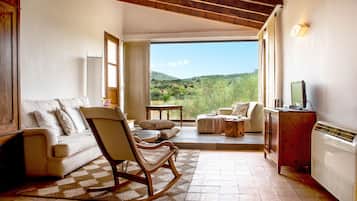 Suite (Es Sostre) | 1 habitación, ropa de cama de alta calidad, edredón y minibar