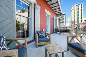 Terrace/patio - ⚜️THIS IS IT! Downtown Location & Luxury GLAM MEETS HISTORIC CHARMER LG Balcony City Views! (New Orleans)