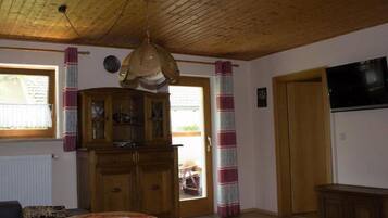 Appartement Familial (Loggia) | Coin séjour | Télévision à écran plat de 38 pouces avec chaßnes par satellite