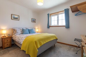 Basic Double Room, Ensuite (Room 2) - Cross Inn (Isle of Lewis)