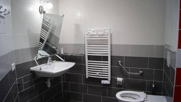 Standard Twin Room | Bathroom