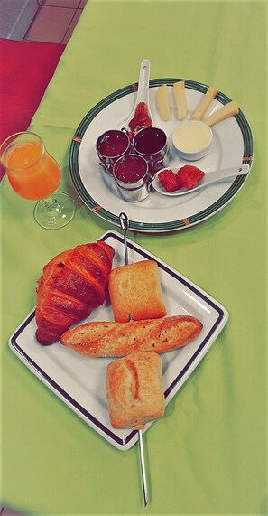 Daily continental breakfast for a fee
